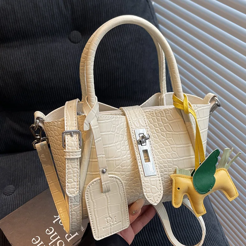 2025 New Fashion Women's Bucket Crossbody Bag Stylish Shoulder Tote Commute Handbag High Aesthetic
2025 New Fashion Women's Bucket Crossbody Bag Stylish Shoulder Tote Commute Handbag High Aesthetic