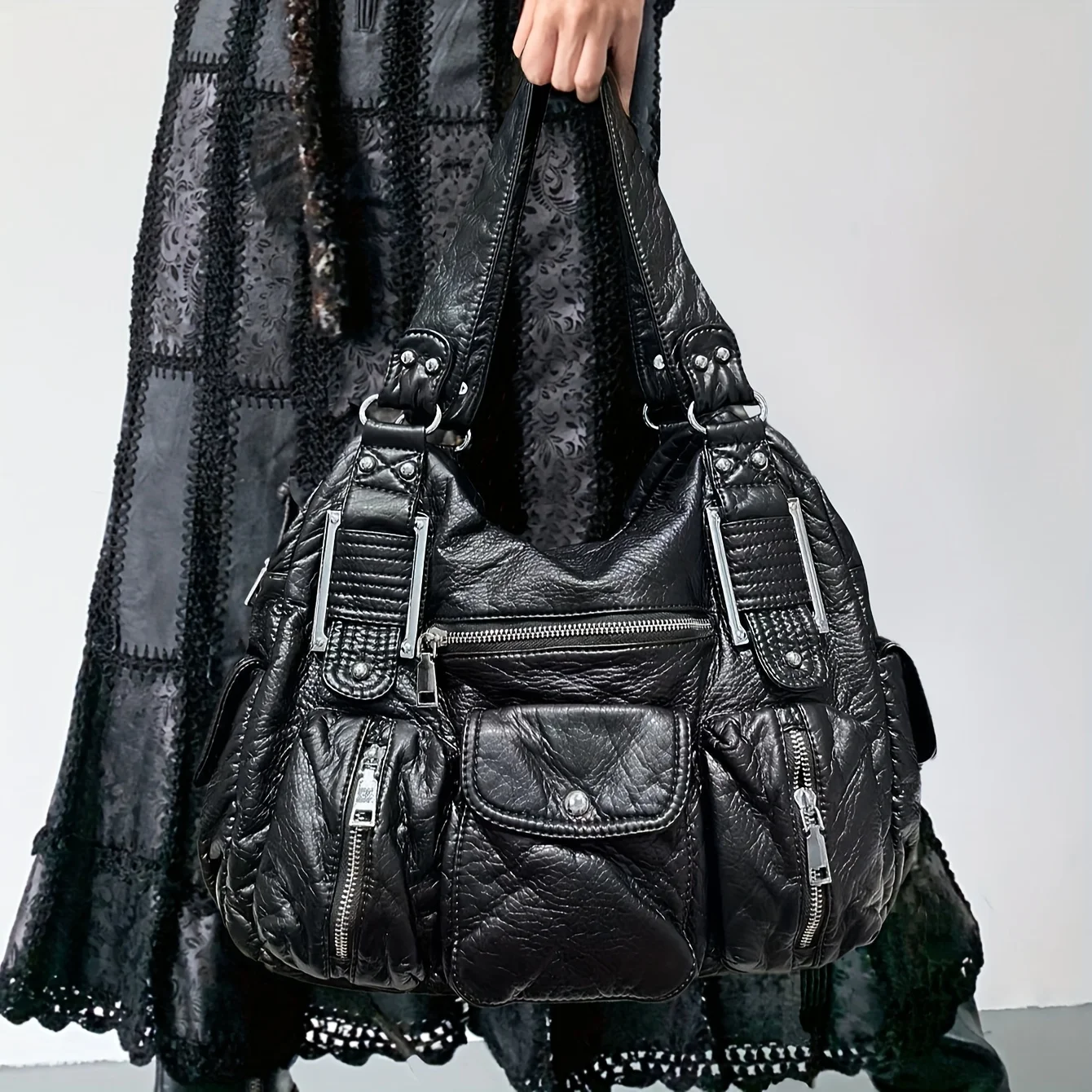 Ladies' fashion Y2K hot girl vintage vegan leather tote bag, large capacity retro punk street shoulder motorcycle bag
Ladies' fashion Y2K hot girl vintage vegan leather tote bag, large capacity retro punk street shoulder motorcycle bag
