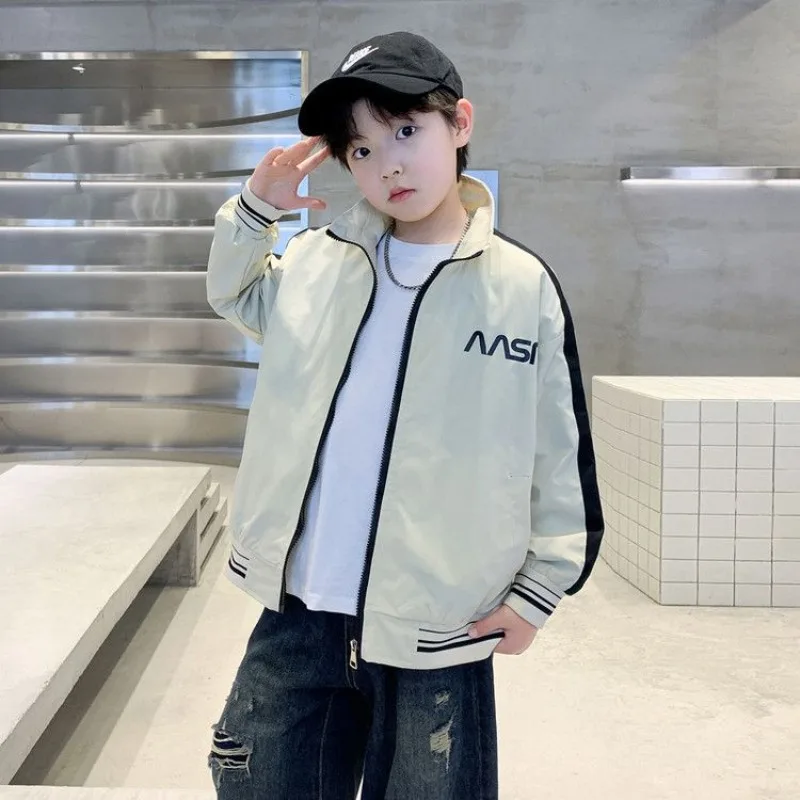 2025 New Boys Baseball Jacket Spring Autumn Stylish Standing Collar Waterproof Windproof Youth Sporty Coat
2025 New Boys Baseball Jacket Spring Autumn Stylish Standing Collar Waterproof Windproof Youth Sporty Coat