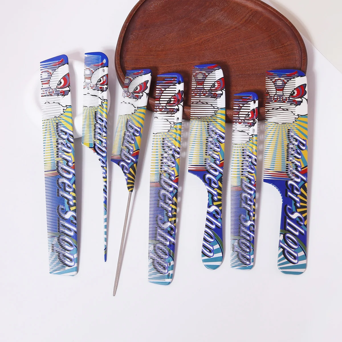 Многофункциональная профессиональная расческа для стрижки и укладки волос, антистатическая, простая в поддержании укладки, специально для настоящих париков из волос
Многофункциональная профессиональная расческа для стрижки и укладки волос, антистатическая, простая в поддержании укладки, специально для настоящих париков из волос