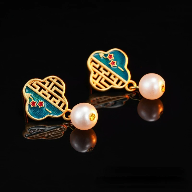 Chinese Style Brass Gold-plated Semi Hollow Pearl Women's Earrings 925 Silver Needle Retro Jewelry
Chinese Style Brass Gold-plated Semi Hollow Pearl Women's Earrings 925 Silver Needle Retro Jewelry