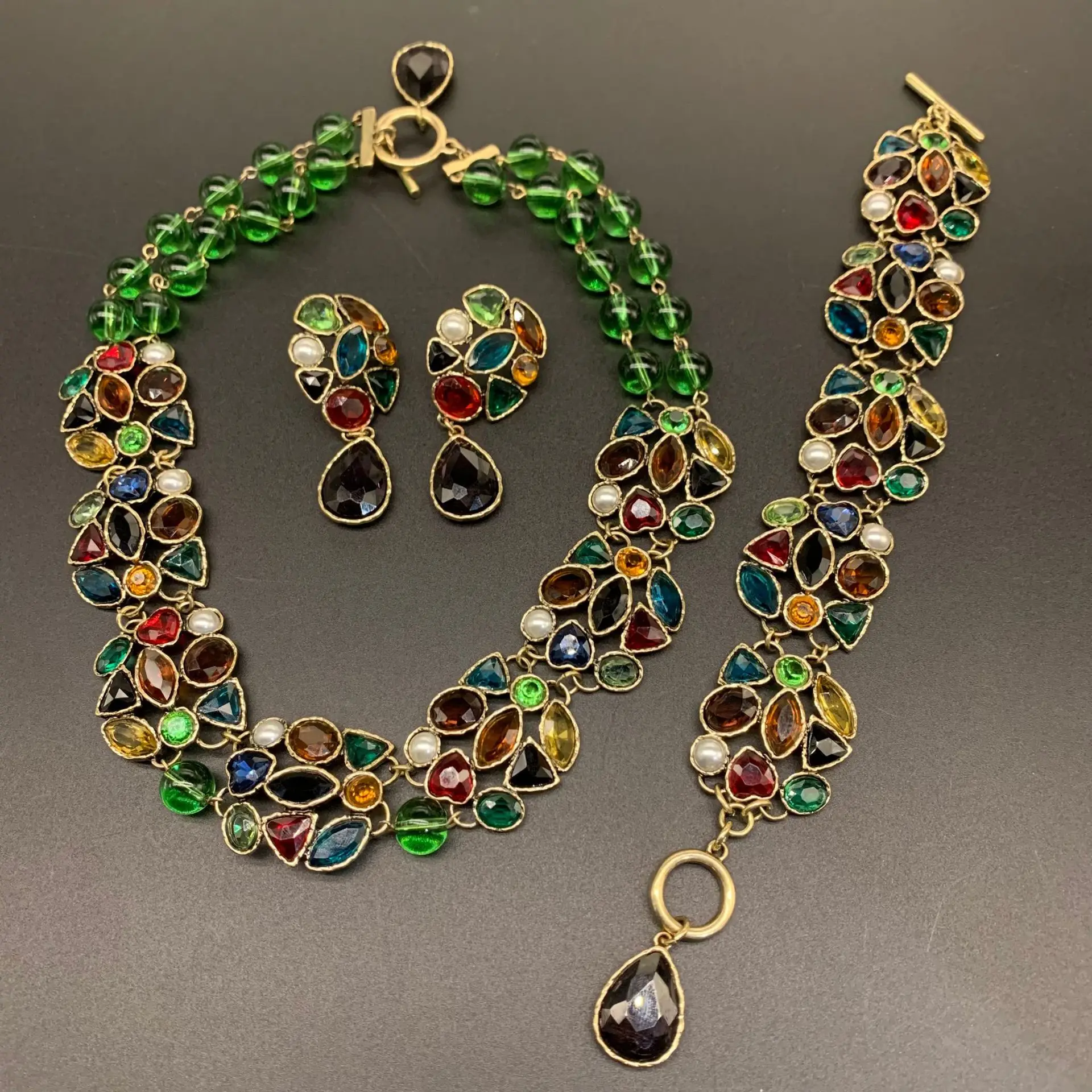 Shining Starlight: European and American retro style necklaces, bracelets, earrings
Shining Starlight: European and American retro style necklaces, bracelets, earrings