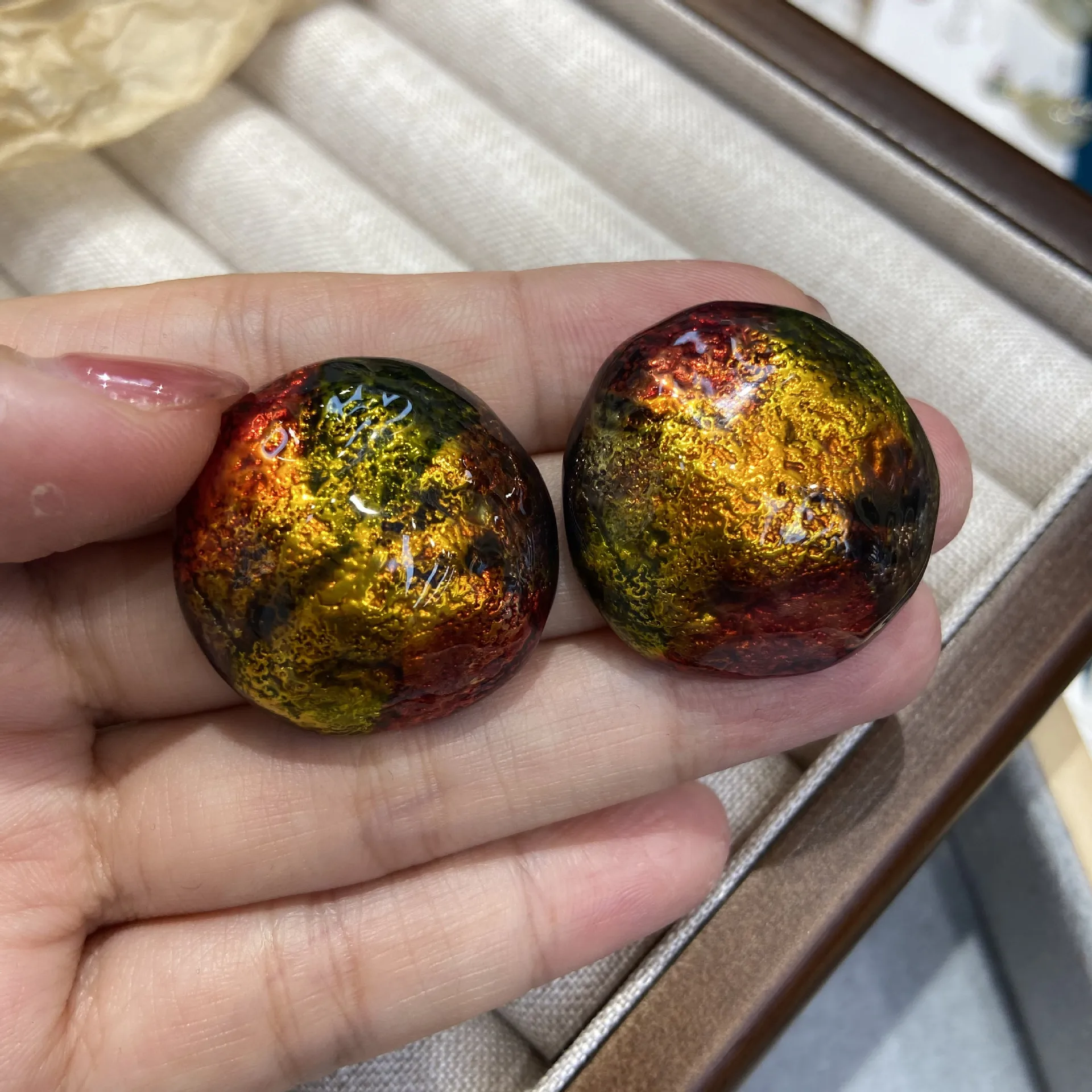 Vintage Luxury Seven Color Enamel Oil Dripping Earrings for Women Temperament Painting Hand Painted Round Ear Stud Jewelry Gifts
Vintage Luxury Seven Color Enamel Oil Dripping Earrings for Women Temperament Painting Hand Painted Round Ear Stud Jewelry Gifts