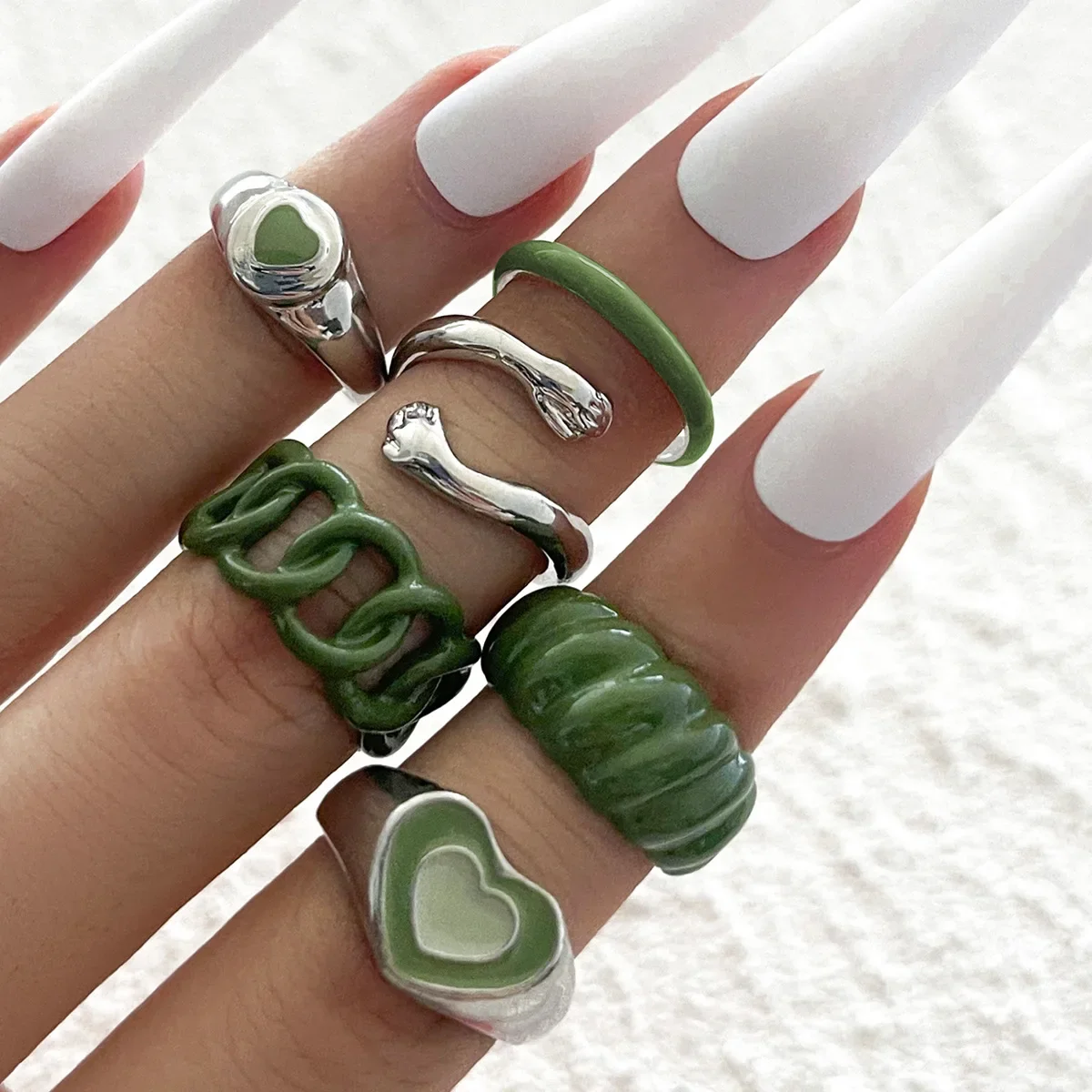 Fashion new products, personalized retro green spray paint dripping oil love hug ring six-piece set
Fashion new products, personalized retro green spray paint dripping oil love hug ring six-piece set