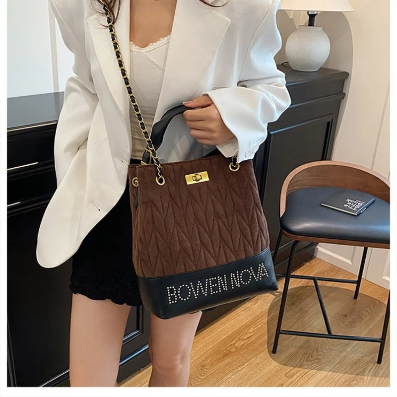 Classy-chic 2025 New Ladies Luxury Brand Leather Hand Bag Famous Designer Classic Popular Casual
Classy-chic 2025 New Ladies Luxury Brand Leather Hand Bag Famous Designer Classic Popular Casual