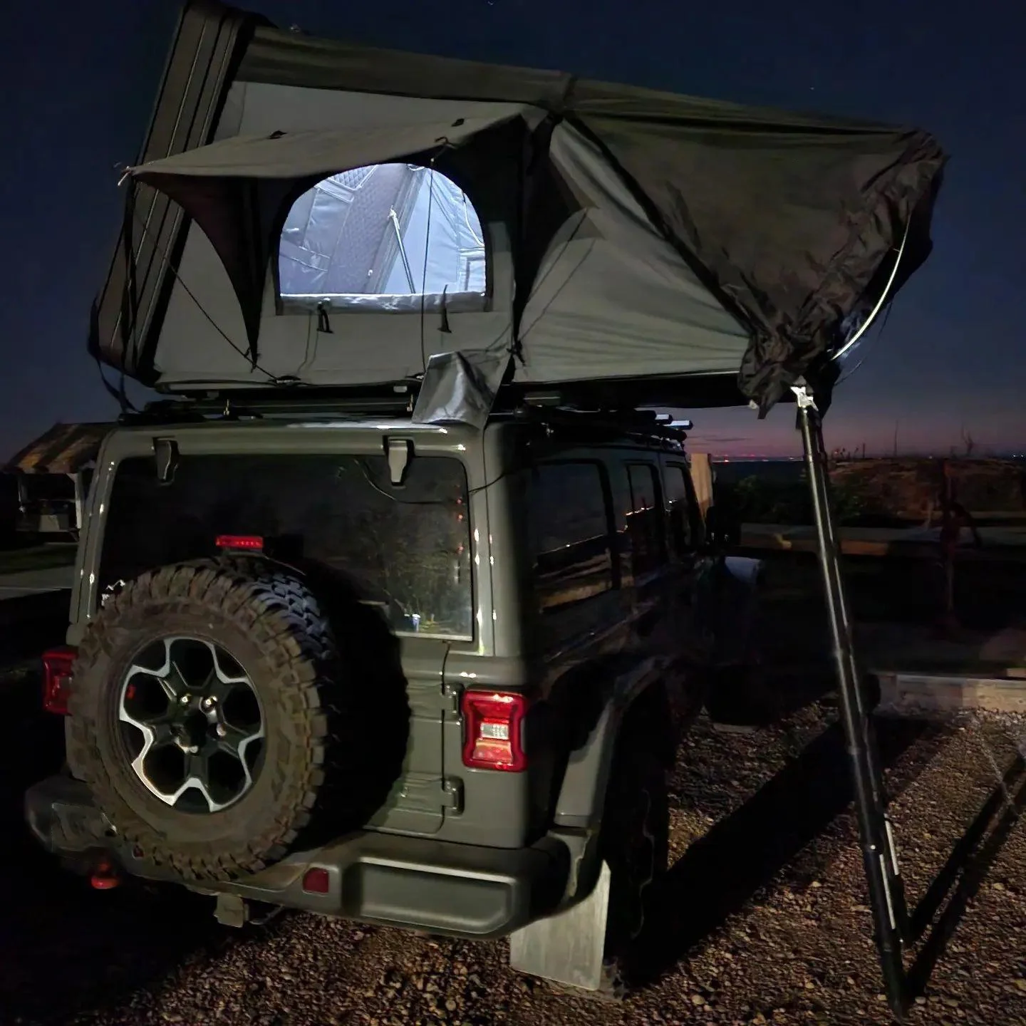 Professional Side Opening Rooftop Tent Hard Shell Car Roof Tent Top Aluminum Tent Box
Professional Side Opening Rooftop Tent Hard Shell Car Roof Tent Top Aluminum Tent Box