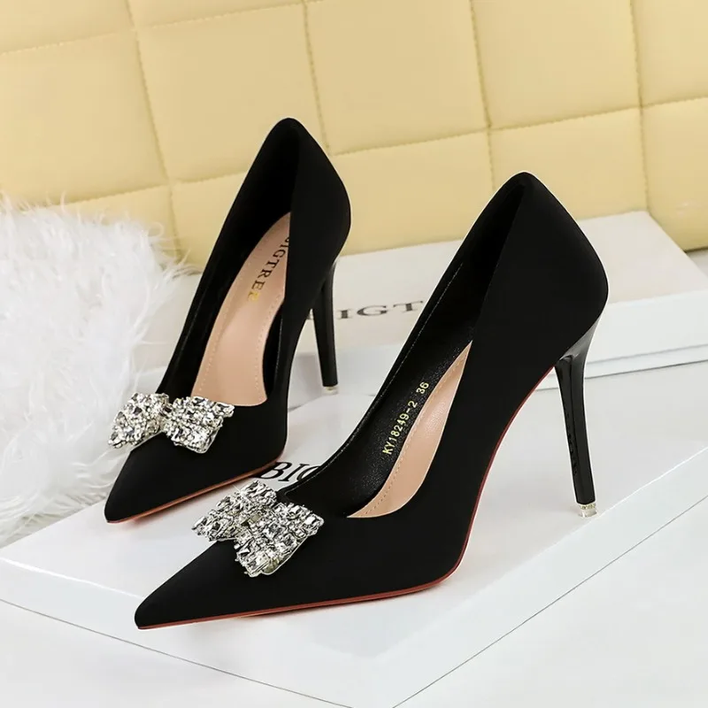 BIGTREE Sexy Women Pumps Autumn Rhinestone Butterfly Knot Pointed Toe Silk 10.5CM Thin Heels Super High Women Heels Party Shoes
BIGTREE Sexy Women Pumps Autumn Rhinestone Butterfly Knot Pointed Toe Silk 10.5CM Thin Heels Super High Women Heels Party Shoes