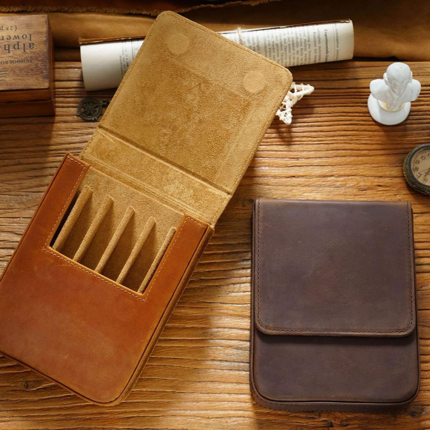 Чехол для ручек с магнитным ящиком, натуральная кожа Crazy Horse, держатель ручной работы с несколькими отделениями для карандашей, ручек, органайзер в стиле ретро
Чехол для ручек с магнитным ящиком, натуральная кожа Crazy Horse, держатель ручной работы с несколькими отделениями для карандашей, ручек, органайзер в стиле ретро