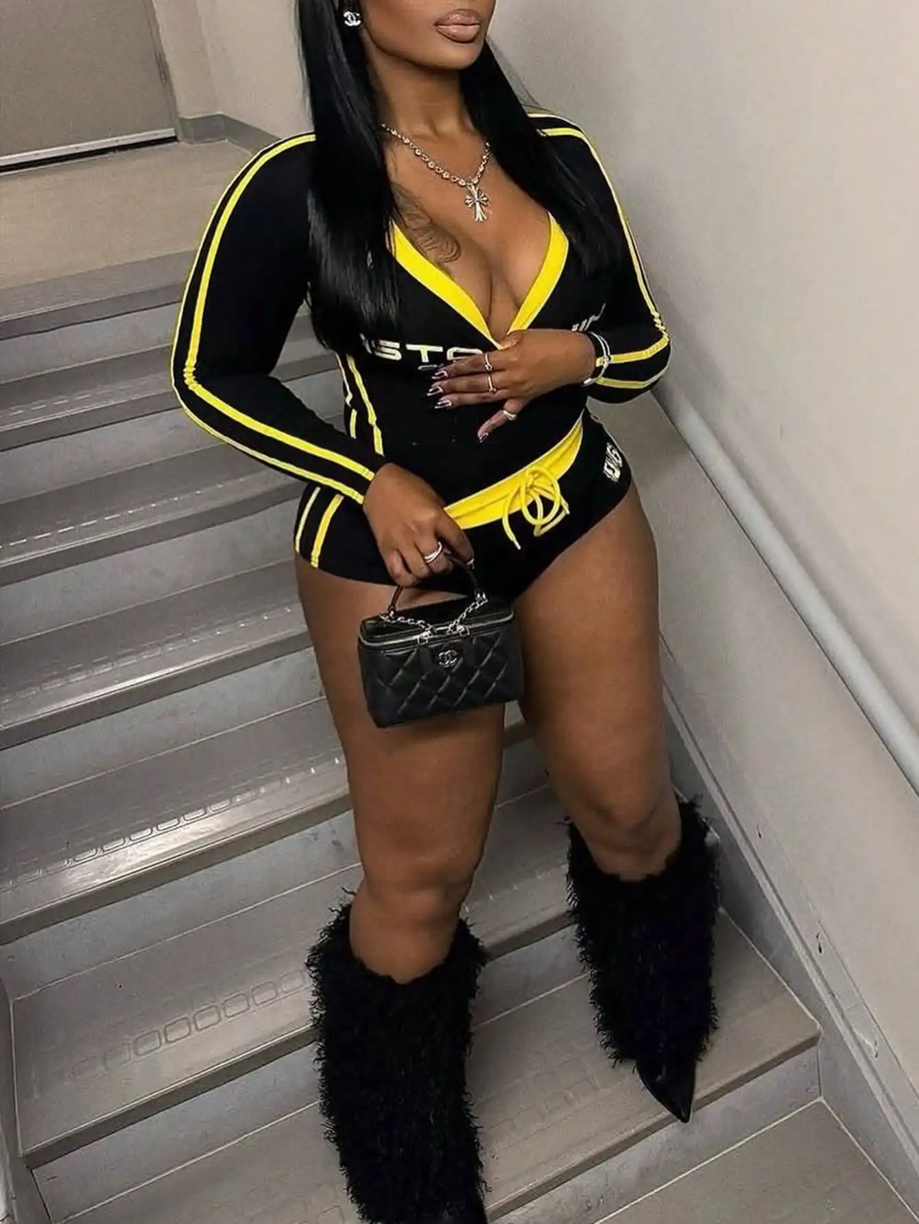 Женский черно-желтый боди с длинными рукавами и принтом, с контрастными шортами, сексуальный комплект в стиле стритвир
Женский черно-желтый боди с длинными рукавами и принтом, с контрастными шортами, сексуальный комплект в стиле стритвир