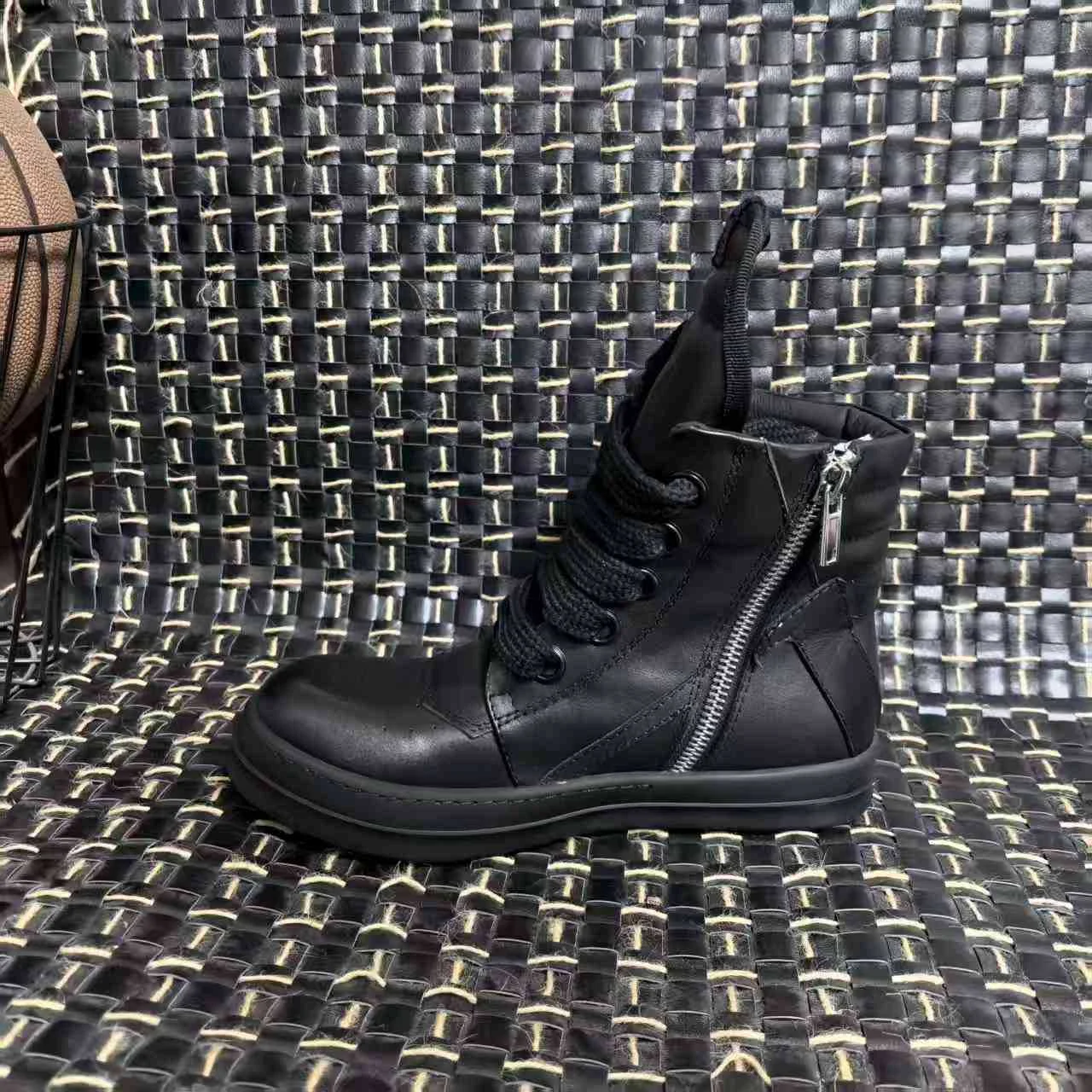 R-o Designer Men Shoe Full Black Leather Ankle Boot Sneaker High Top Casual Shoes Jumbo Laces Zipper Women Boots Flat Sneakers
R-o Designer Men Shoe Full Black Leather Ankle Boot Sneaker High Top Casual Shoes Jumbo Laces Zipper Women Boots Flat Sneakers