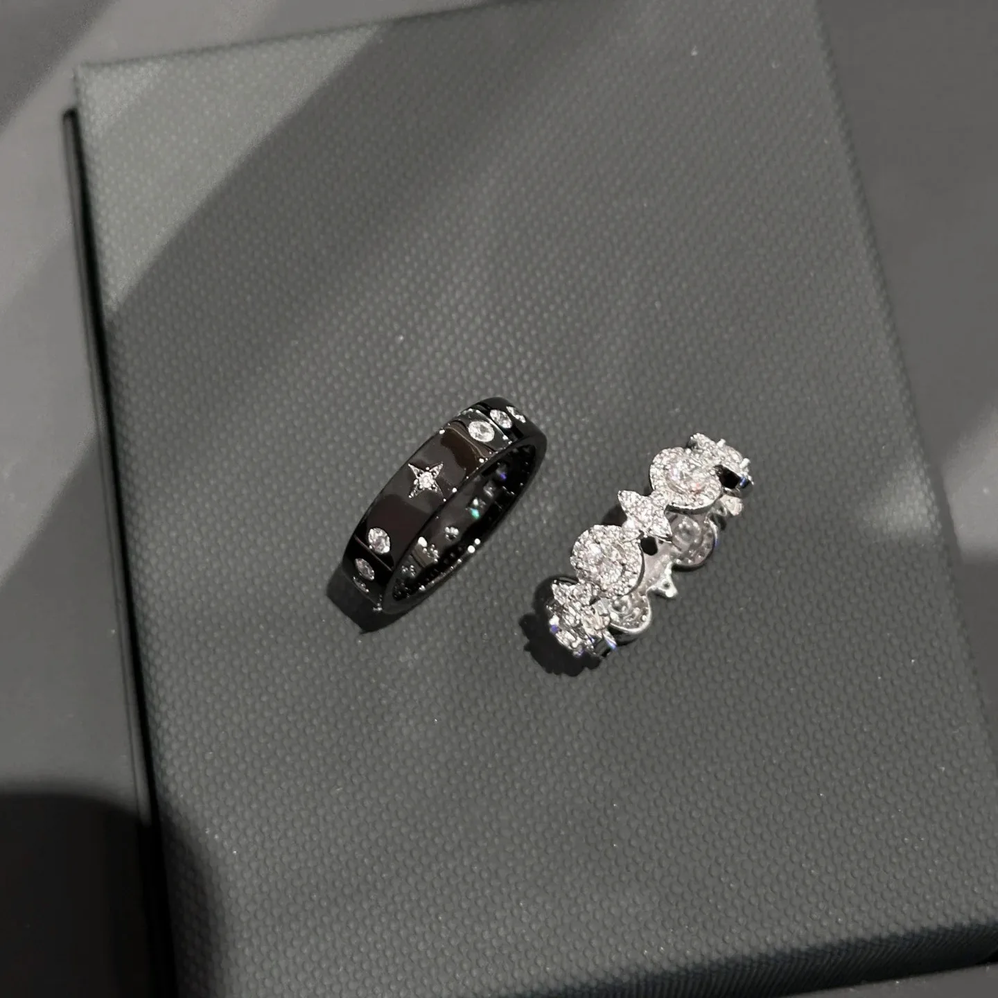 2pcs Four-pointed star white ring, niche luxury stylish high-end couple matching rings
2pcs Four-pointed star white ring, niche luxury stylish high-end couple matching rings
