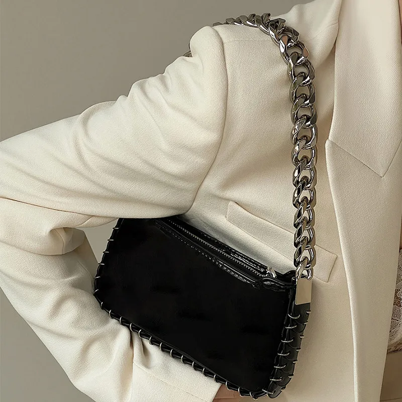 Classic Black Envelope Bag for Women High-end Retro Large Metal Chain Decoration Shoulder Crossbody Bag Square Handbag And Purse
Classic Black Envelope Bag for Women High-end Retro Large Metal Chain Decoration Shoulder Crossbody Bag Square Handbag And Purse