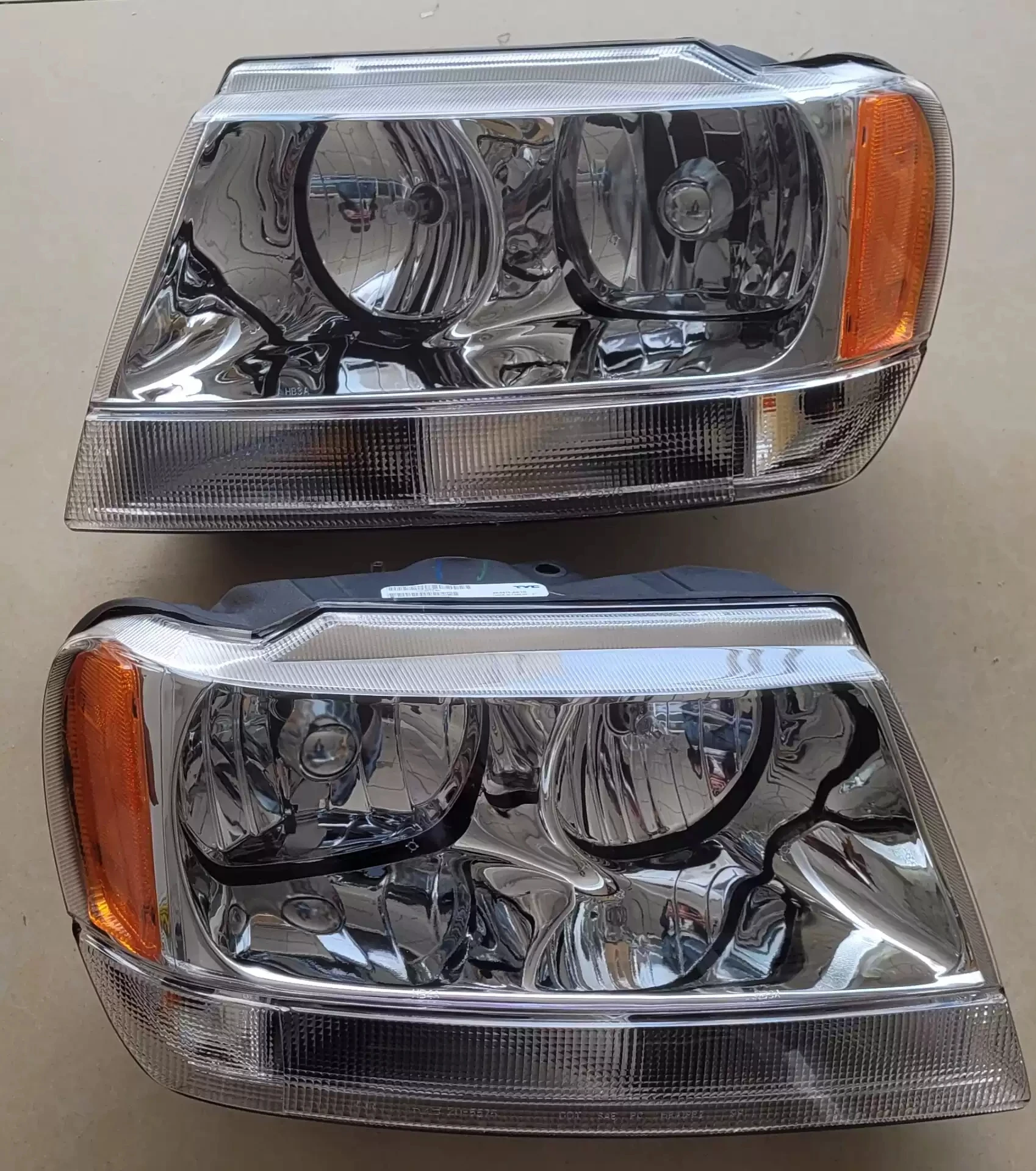 Фара в сборе для Jeep Grand Cherokee 1999-2004 с указателем поворота, автомобильные аксессуары
Фара в сборе для Jeep Grand Cherokee 1999-2004 с указателем поворота, автомобильные аксессуары