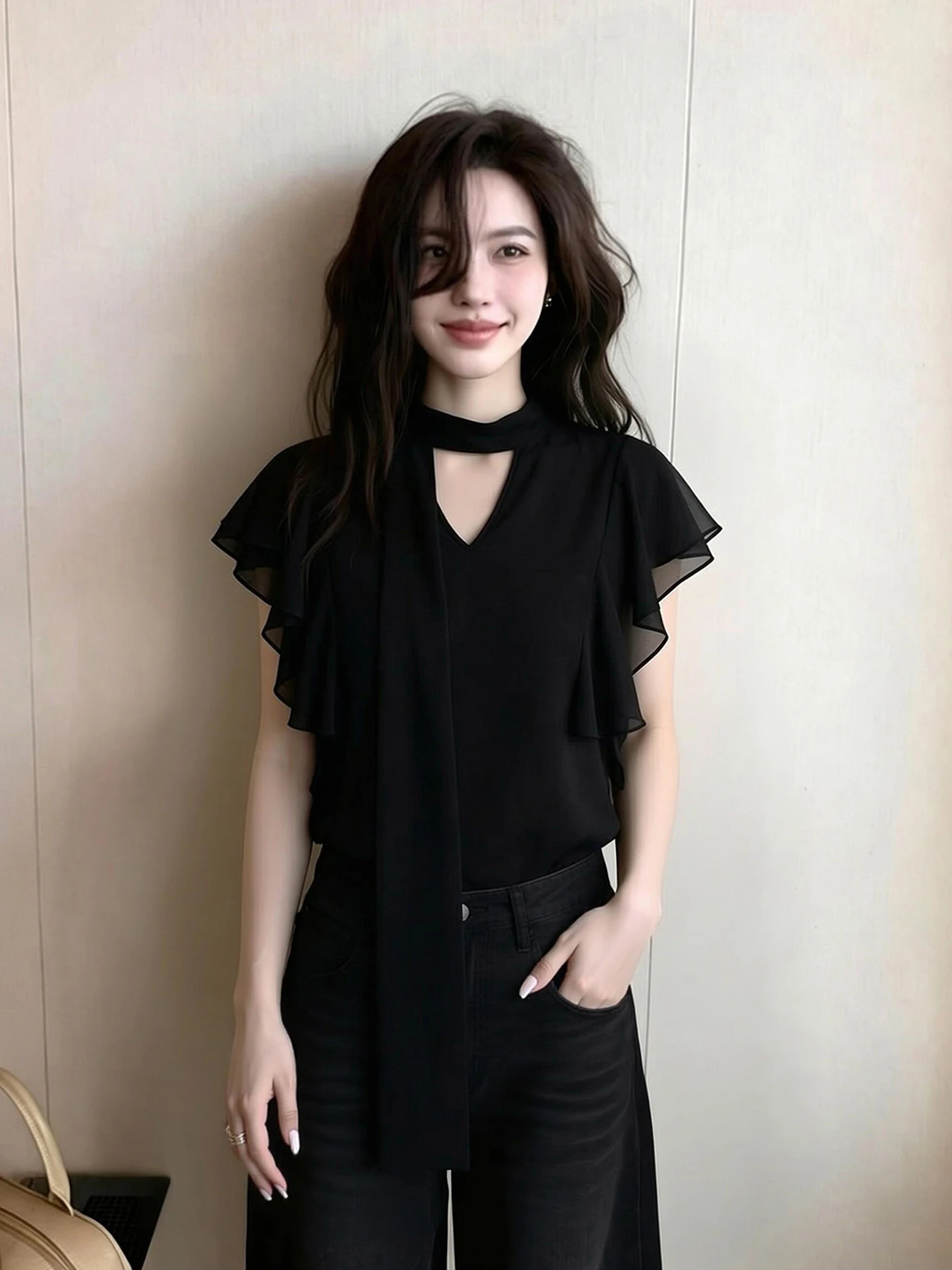 Elegant Fashionable V-Neck Shirt with Sash Spring Summer Trend Design Lace Trim Korean Style Straight Cut Silk Top for Women
Elegant Fashionable V-Neck Shirt with Sash Spring Summer Trend Design Lace Trim Korean Style Straight Cut Silk Top for Women