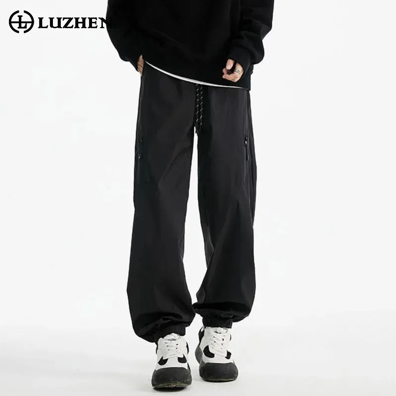 Мужские брюки LUZHEN, однотонные, 2025, с эластичным поясом, повседневные, новые, простые, высокого качества, с завязками, модель JY6057
Мужские брюки LUZHEN, однотонные, 2025, с эластичным поясом, повседневные, новые, простые, высокого качества, с завязками, модель JY6057