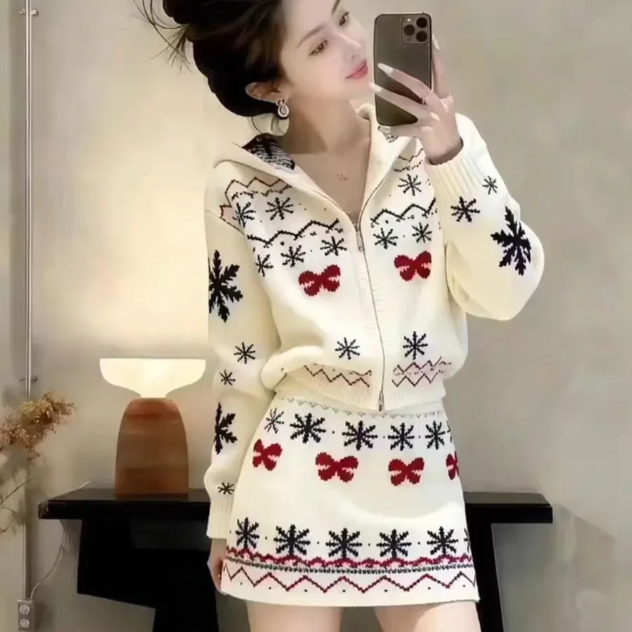 Рождественский красивый костюм, юбка, женский 2026, осень-зима, новая мода, свободные топы с длинными рукавами и принтом, толстые теплые топы из двух предметов
Рождественский красивый костюм, юбка, женский 2026, осень-зима, новая мода, свободные топы с длинными рукавами и принтом, толстые теплые топы из двух предметов