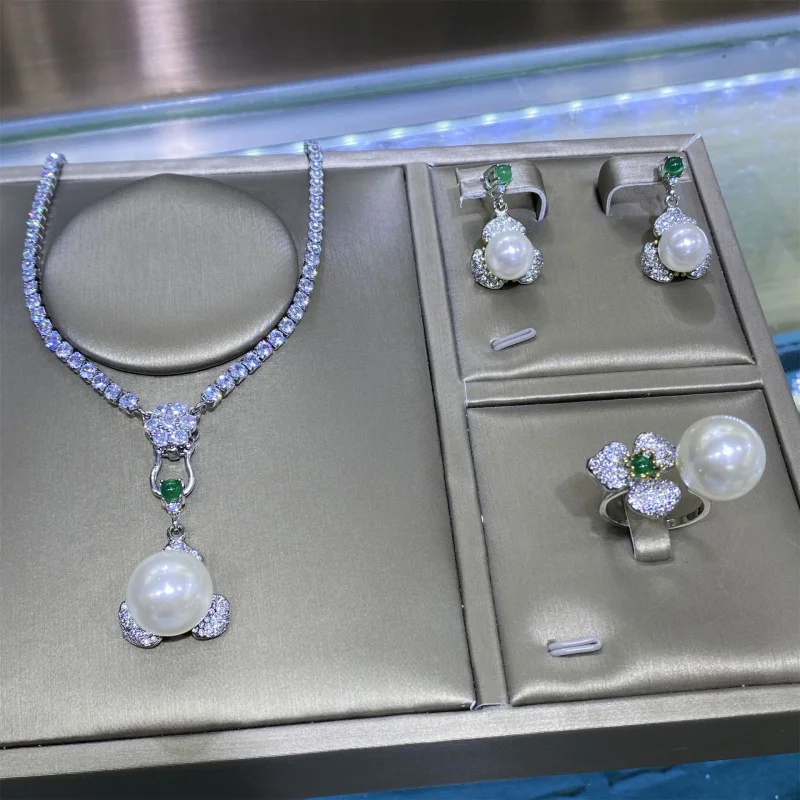 Natural Agate Chalcedony Shell Beads Comparable to Pearls Full Diamond Flower Open Ring for Women Versatile Pendant Earrings Set
Natural Agate Chalcedony Shell Beads Comparable to Pearls Full Diamond Flower Open Ring for Women Versatile Pendant Earrings Set