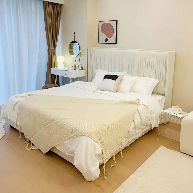 Nordic light luxury pleated bed, French retro, designer storage bed, master bedroom bed
Nordic light luxury pleated bed, French retro, designer storage bed, master bedroom bed