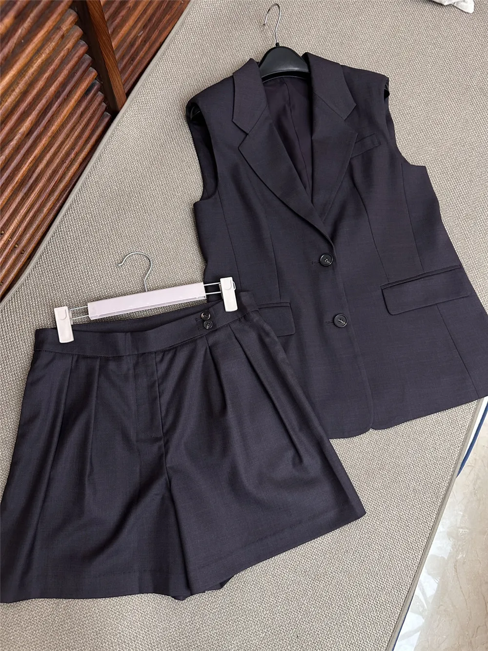 Women's Linen Blended Suit Collar Sleeveless Vest /High Waist Shorts Set Fashionable and Versatilet
Women's Linen Blended Suit Collar Sleeveless Vest /High Waist Shorts Set Fashionable and Versatilet