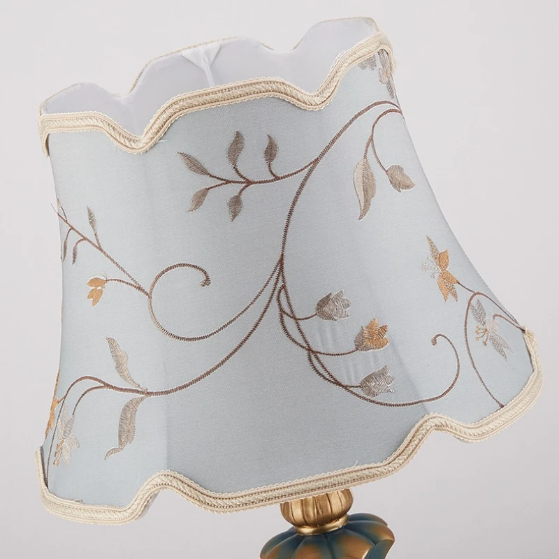 American Retro Floor Lamps Patterned Fabric LED Desk Lamp Living Room Sofa Bedroom Bedside Decoration Home Lighting Reading Lamp
American Retro Floor Lamps Patterned Fabric LED Desk Lamp Living Room Sofa Bedroom Bedside Decoration Home Lighting Reading Lamp