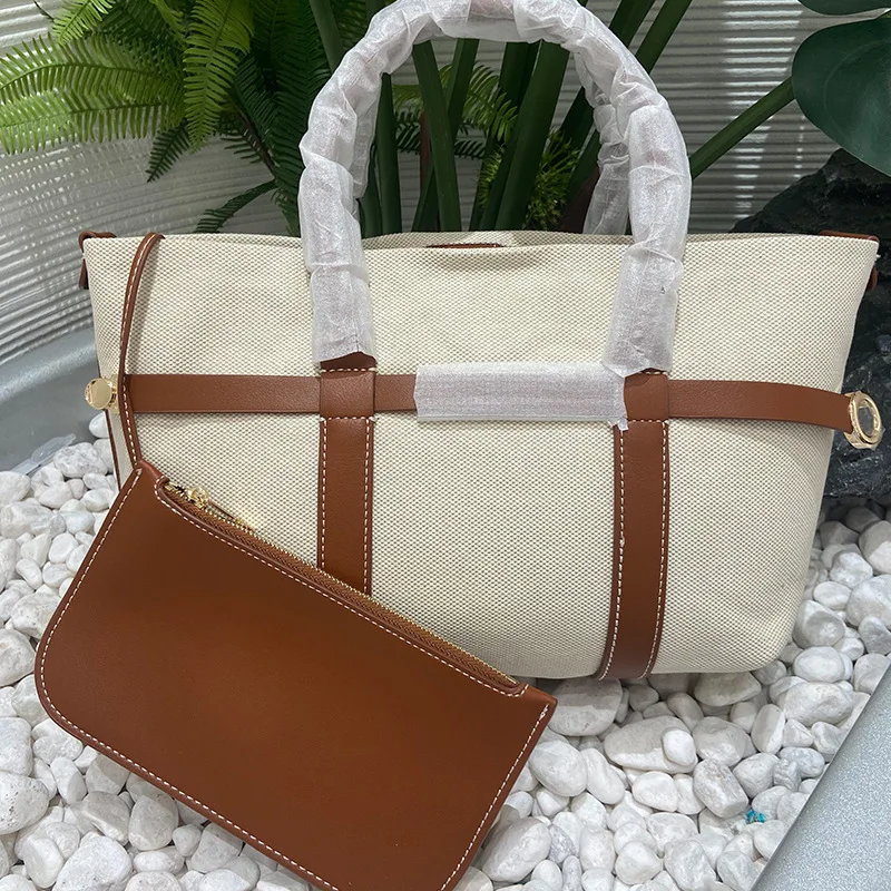 Fashion vintage large capacity leather tote bag for women vintage multifunctional soft zipper closed neutral off-road commuting
Fashion vintage large capacity leather tote bag for women vintage multifunctional soft zipper closed neutral off-road commuting