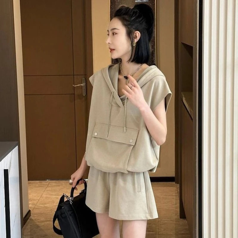 Women’s Summer Casual Hoodie and Shorts Set Loose Fit Stylish 2 Piece Outfit for Daily Wear Slimming Effect Trendy Streetwear
Women’s Summer Casual Hoodie and Shorts Set Loose Fit Stylish 2 Piece Outfit for Daily Wear Slimming Effect Trendy Streetwear