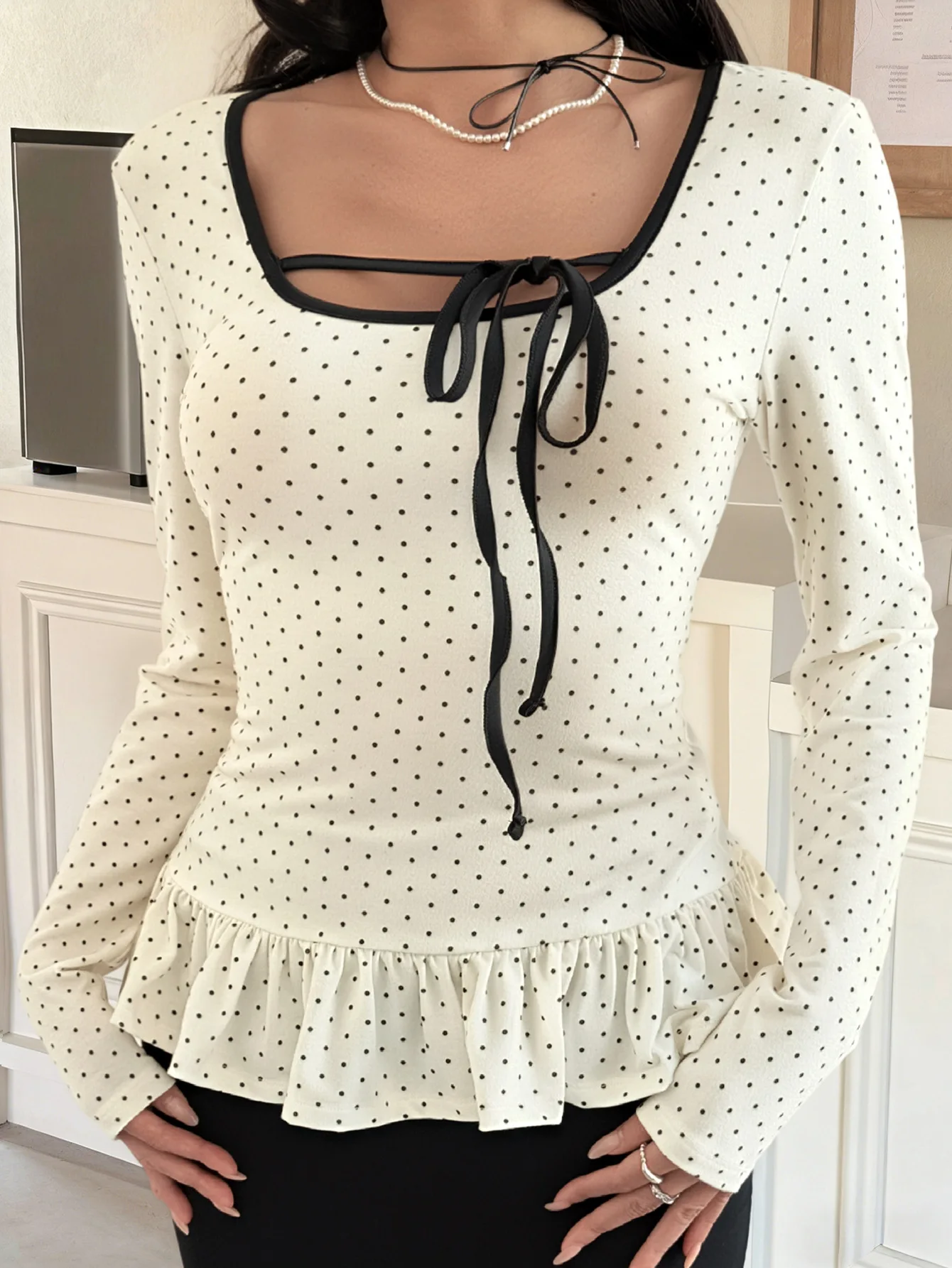 Women's Top Spring Summer New Elegant Y2K Sweet Style Color Blocked Round Neck Polka Dot Print Ruffle Splicing Long Sleeve Top
Women's Top Spring Summer New Elegant Y2K Sweet Style Color Blocked Round Neck Polka Dot Print Ruffle Splicing Long Sleeve Top