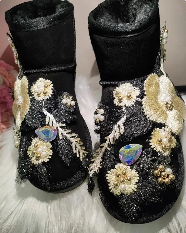 Beauty Beadings Flower Embroidery Rhinestone Black Suede Snow Boots Woman Round To Winter Plush Fur Inside Warm Boots Shoes
Beauty Beadings Flower Embroidery Rhinestone Black Suede Snow Boots Woman Round To Winter Plush Fur Inside Warm Boots Shoes