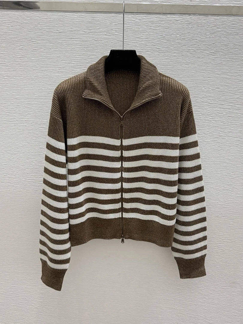 Women'S Casual Retro-Style Knit Cardigan: Loose Fit, Striped Pattern, Large Lapel, And Zip-Front Design
Women'S Casual Retro-Style Knit Cardigan: Loose Fit, Striped Pattern, Large Lapel, And Zip-Front Design