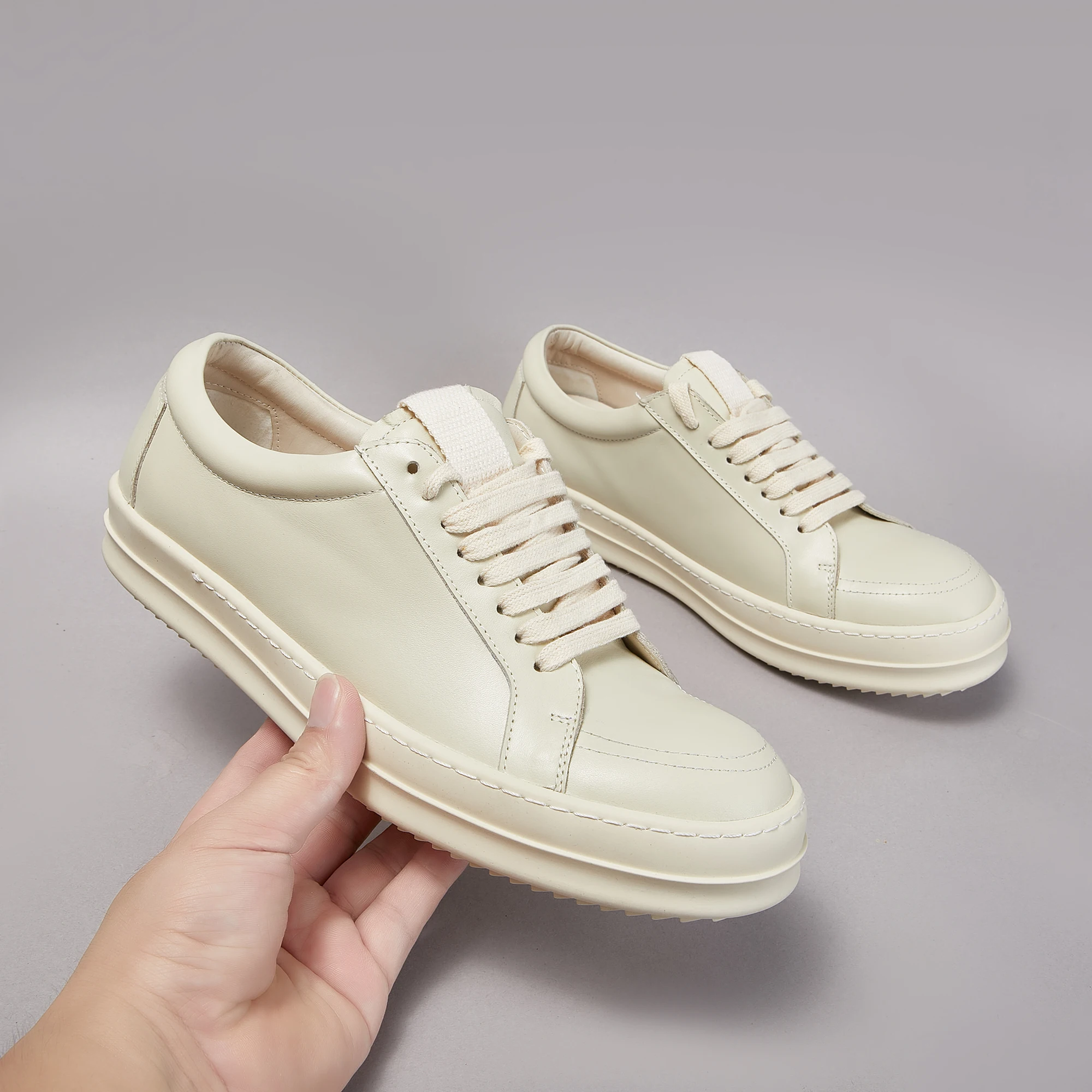 Casual Shoes, Boots, Sports, High-Quality Versatile Men's Women's New Fashion,Wear-Resistant,Classic Designer Soft Leather Shoes
Casual Shoes, Boots, Sports, High-Quality Versatile Men's Women's New Fashion,Wear-Resistant,Classic Designer Soft Leather Shoes