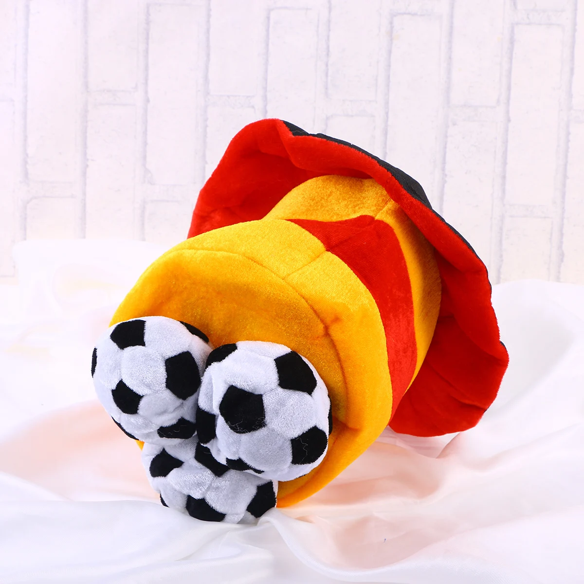 1 Pcs Funny Football Hat Soccer Ball Shape Cheerleading Headgear For Football Fans Party Celebration Costume Accessories 
1 Pcs Funny Football Hat Soccer Ball Shape Cheerleading Headgear For Football Fans Party Celebration Costume Accessories