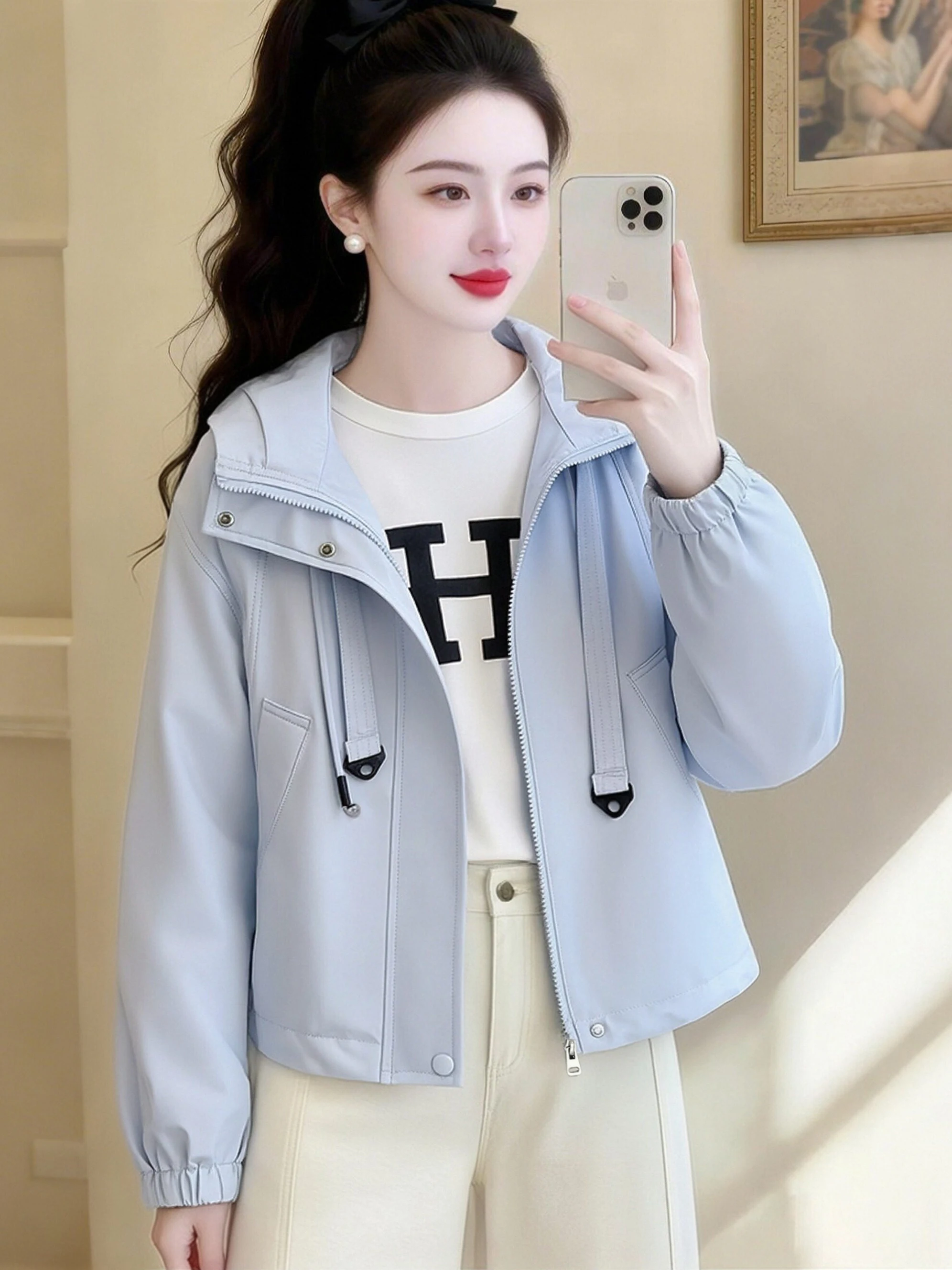 Spring Autumn 2026 Women's Fashionable Casual Hooded Jacket Short Loose Fit Commute Style Windproof Zipper Pocket Detail Coat
Spring Autumn 2026 Women's Fashionable Casual Hooded Jacket Short Loose Fit Commute Style Windproof Zipper Pocket Detail Coat