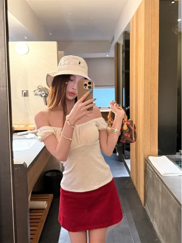 Pure Desire T-Shirt Short Sleeve One-Shoulder Texture Stripe Women's Fashion Set White Red Skirt Two-Piece Suit Summer Outfit
Pure Desire T-Shirt Short Sleeve One-Shoulder Texture Stripe Women's Fashion Set White Red Skirt Two-Piece Suit Summer Outfit