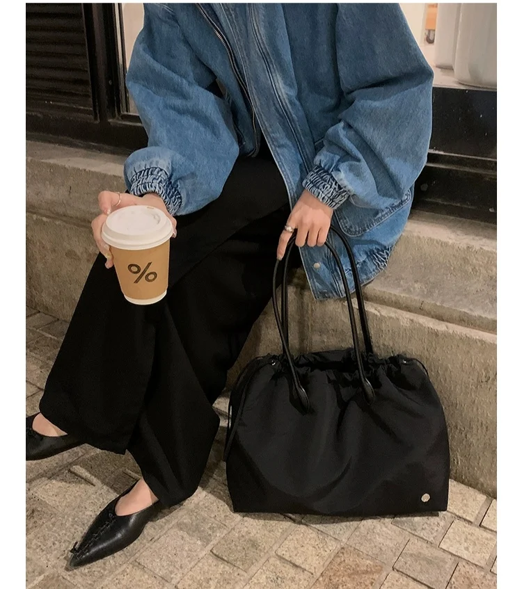 2024 New Dstring Tote Bag Nylon Single oulder Canvas Bag Large Women's Versatile Commuter Bag Soft Polyester
2024 New Dstring Tote Bag Nylon Single oulder Canvas Bag Large Women's Versatile Commuter Bag Soft Polyester