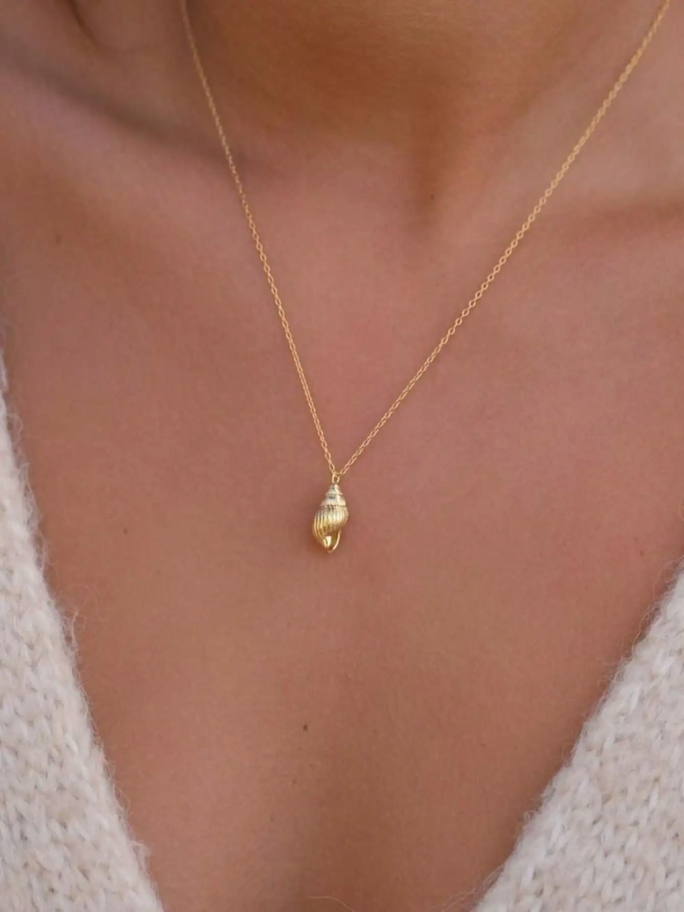 1 piece of retro gold shell necklace with artificial pearls, retro elegant, suitable for women's daily wear and matching, suitable for giving gifts to others
1 piece of retro gold shell necklace with artificial pearls, retro elegant, suitable for women's daily wear and matching, suitable for giving gifts to others