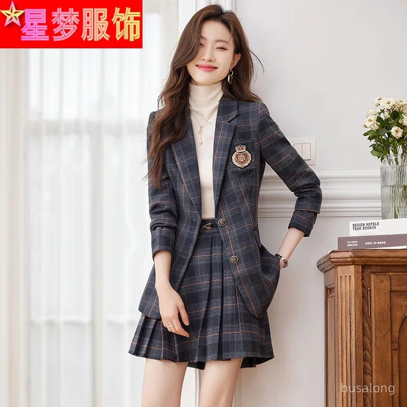 Plaid Suit Set for Women, Autumn New Professional Outfit, Fashionable Casual Pleated Skirt Two-Piece Set, Fashion Suit
Plaid Suit Set for Women, Autumn New Professional Outfit, Fashionable Casual Pleated Skirt Two-Piece Set, Fashion Suit