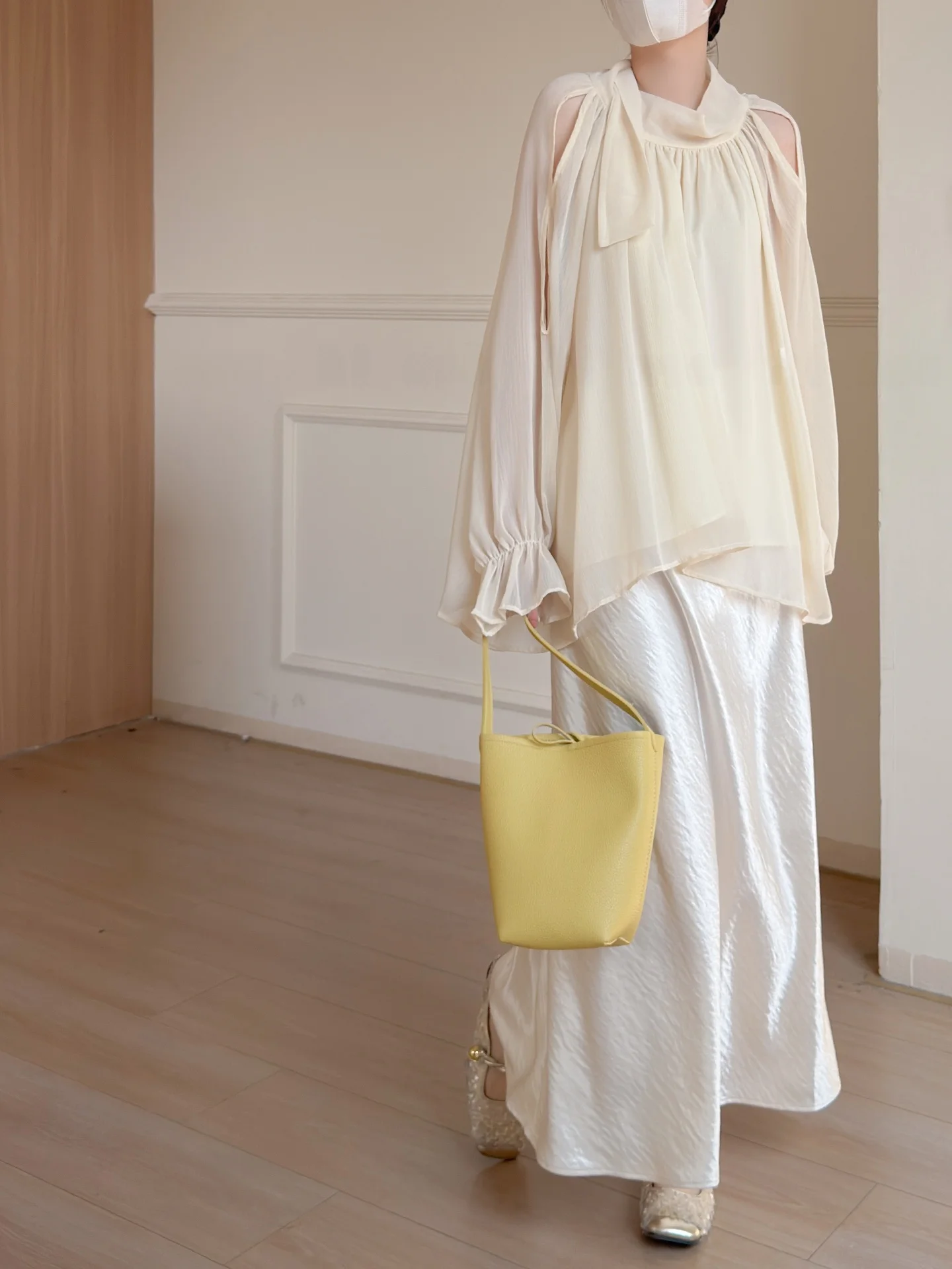 Women's Lantern Sleeve Shoulder Bared Shirt Elegant Minimalist Style Chiffon Top Glossy Half Skirt Two Piece Set Fashionable ...
Women's Lantern Sleeve Shoulder Bared Shirt Elegant Minimalist Style Chiffon Top Glossy Half Skirt Two Piece Set Fashionable ...