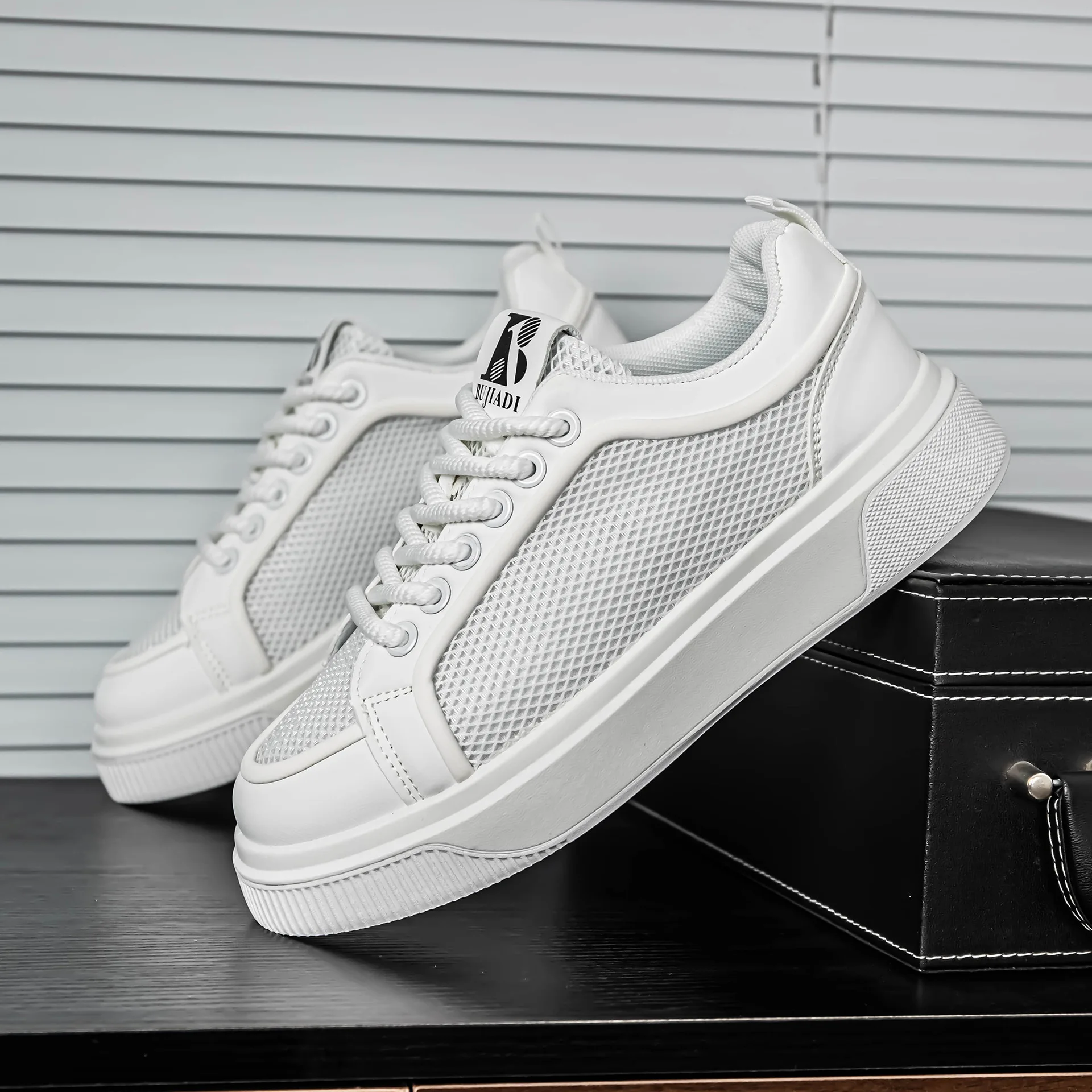 Men's Casual Sports Shoes Spring Summer Breathable Mesh Chunky Shoes Trend Comfortable Lightweight Versatile Platform Sneakers
Men's Casual Sports Shoes Spring Summer Breathable Mesh Chunky Shoes Trend Comfortable Lightweight Versatile Platform Sneakers