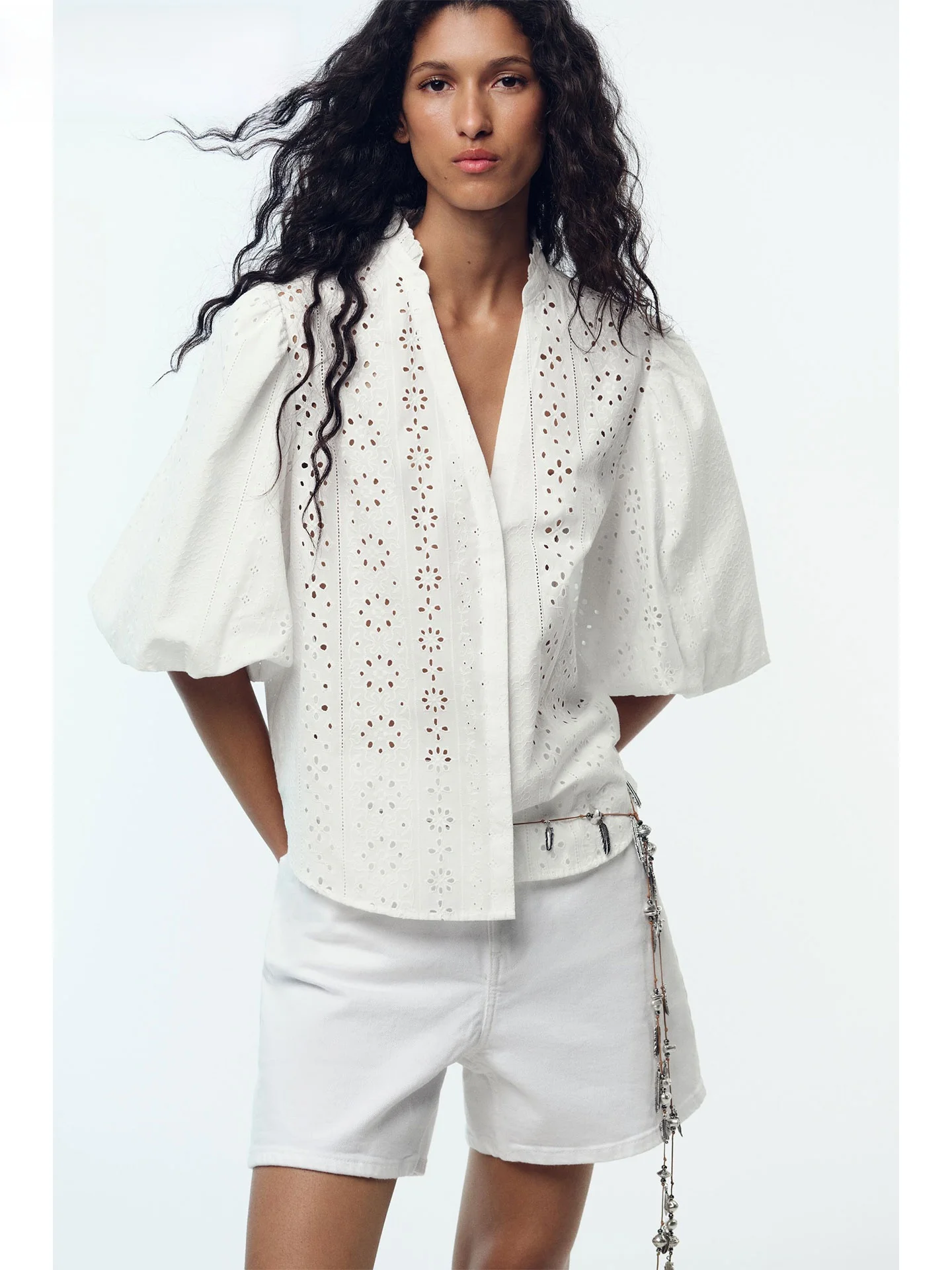 ZAPRHA Повседневный универсальный топ V-Ne Bubble Sve с вышивкой, свободный крой, женский модный топ, осень 2021.
ZAPRHA Повседневный универсальный топ V-Ne Bubble Sve с вышивкой, свободный крой, женский модный топ, осень 2021.