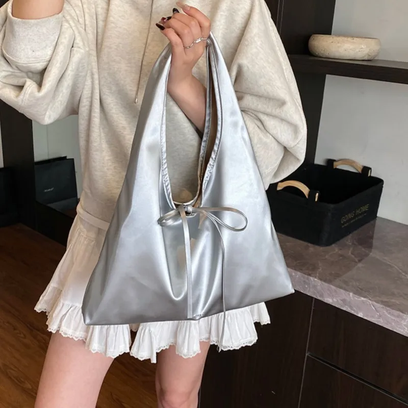 PU Leather Hobo Bags Women 2025 New Fashion Simple Large Capacity Shoulder Bag Korean Version Solid Trend Evening Party Handbags
PU Leather Hobo Bags Women 2025 New Fashion Simple Large Capacity Shoulder Bag Korean Version Solid Trend Evening Party Handbags