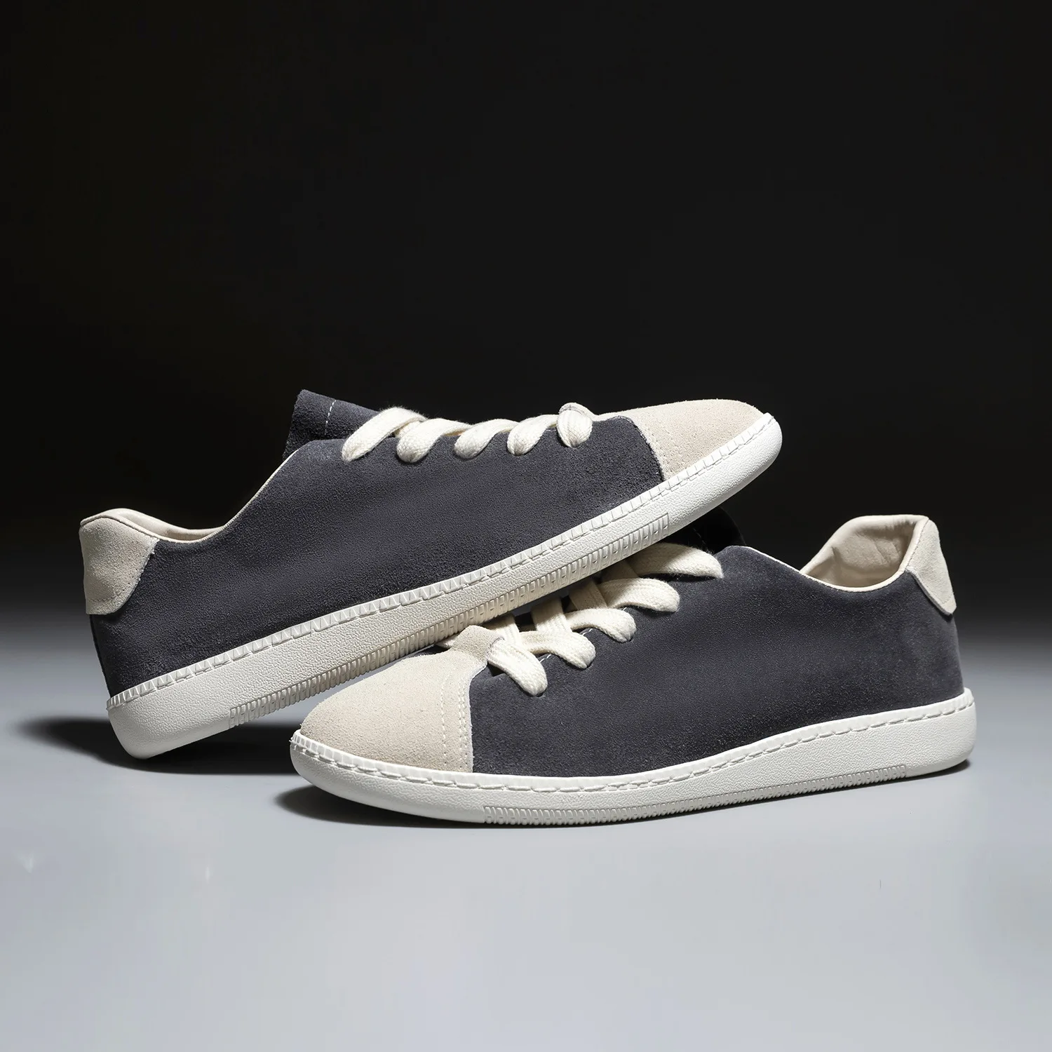 Spring New Shoes for Men Genuine Suede Leather Casual Shoes Concise Flat Skateboard Shoes Couples Cool Sneakers
Spring New Shoes for Men Genuine Suede Leather Casual Shoes Concise Flat Skateboard Shoes Couples Cool Sneakers