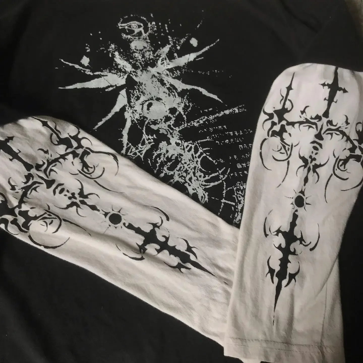2025 Gothic Harajuku Splice Printing White Long Sleeve Punk Hip Hop Sexy T shirt Fashion Casual Pure Cotton Loose Tops Unisex
2025 Gothic Harajuku Splice Printing White Long Sleeve Punk Hip Hop Sexy T shirt Fashion Casual Pure Cotton Loose Tops Unisex