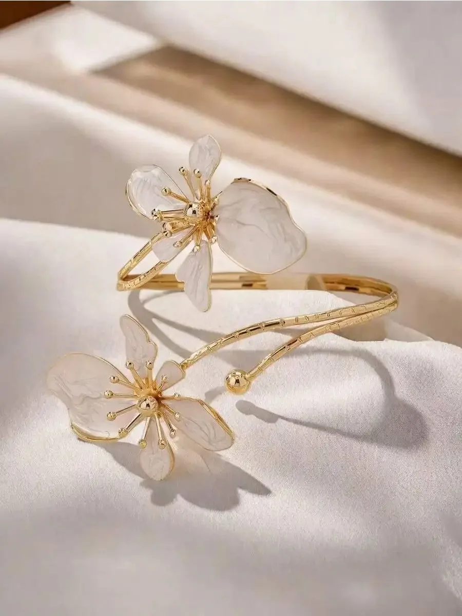 1pc Stylish Geometric Floral 3D Adjustable Bangle
1pc Stylish Geometric Floral 3D Adjustable Bangle