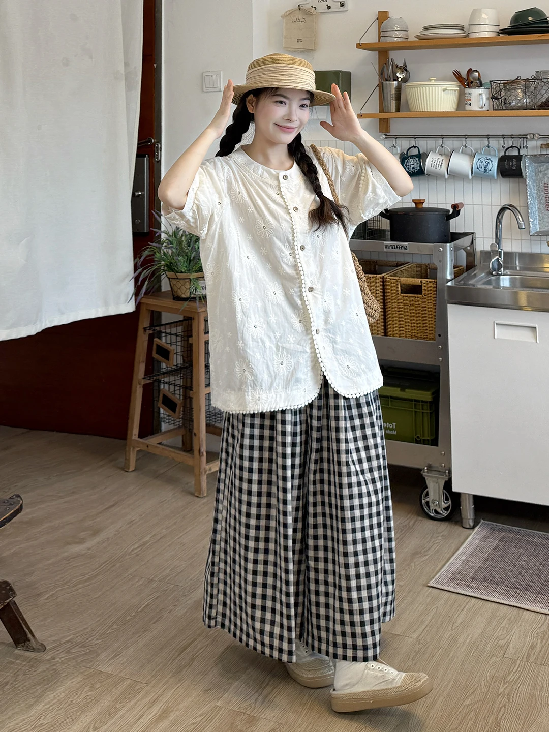 plus Size Summer Casual Style Embroidered Short Sleeve Shirt And Wide Leg Pants Checkered Loose Slimming Set for Women
plus Size Summer Casual Style Embroidered Short Sleeve Shirt And Wide Leg Pants Checkered Loose Slimming Set for Women