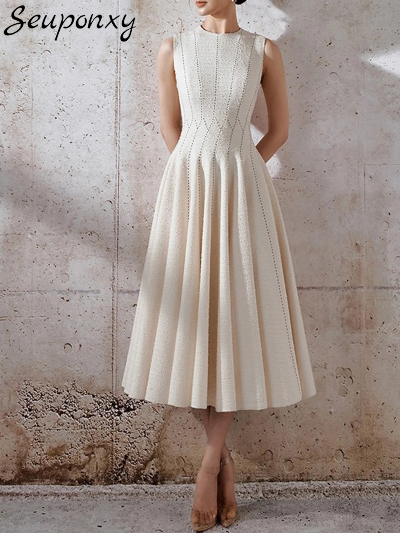 High Quality 2024 New Women'S Fluffy Dress Sexy Sleeveless O-Neck With Bright Stripes Elegant Celebrity Party Dress Vestidos
High Quality 2024 New Women'S Fluffy Dress Sexy Sleeveless O-Neck With Bright Stripes Elegant Celebrity Party Dress Vestidos
