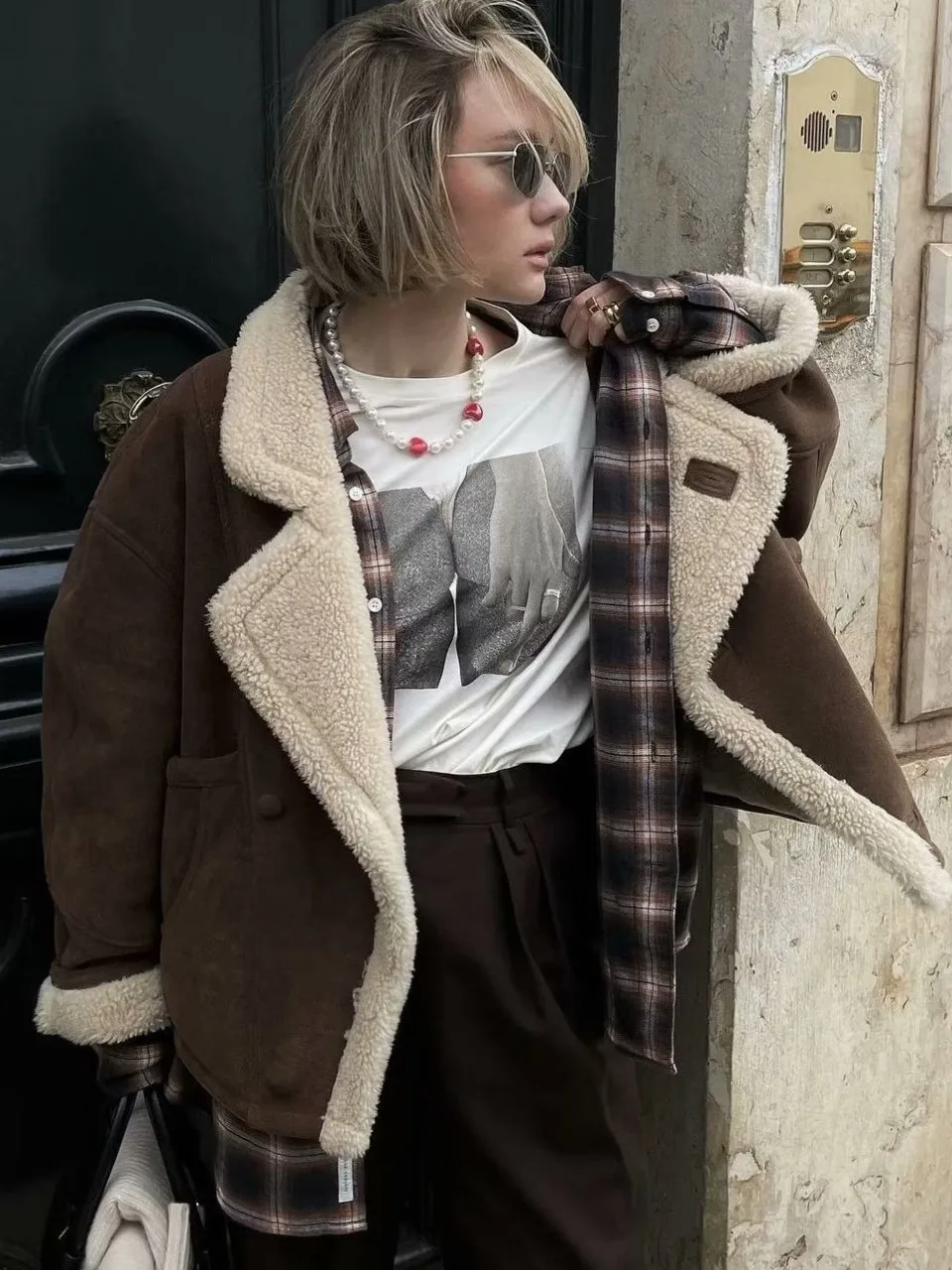 Модное свободное теплое женское пальто из овечьей шерсти, повседневное, в стиле пэчворк, из утолщенного полиэфирного волокна, средней длины, на одной пуговице
Модное свободное теплое женское пальто из овечьей шерсти, повседневное, в стиле пэчворк, из утолщенного полиэфирного волокна, средней длины, на одной пуговице