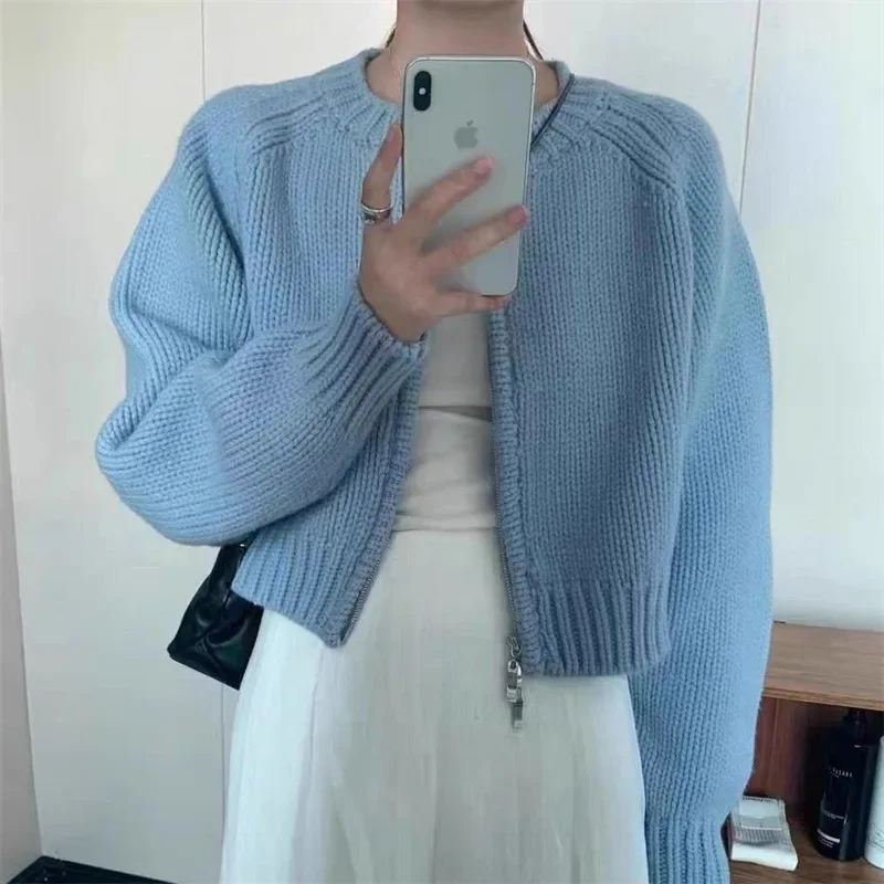 Cardigan for Women New Casual Style Short Knitted Solid Color Zipper Round Neck Sweater Jacket Korean Fashion ZL45
Cardigan for Women New Casual Style Short Knitted Solid Color Zipper Round Neck Sweater Jacket Korean Fashion ZL45