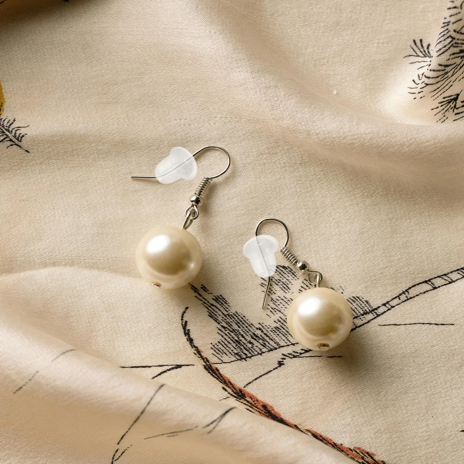 1200Pcs Silicone Earring Backs Secure Comfortable Fit Ear Jewelry Backings Lifters for Heavy Earrings Studs Hoops Dangles
1200Pcs Silicone Earring Backs Secure Comfortable Fit Ear Jewelry Backings Lifters for Heavy Earrings Studs Hoops Dangles