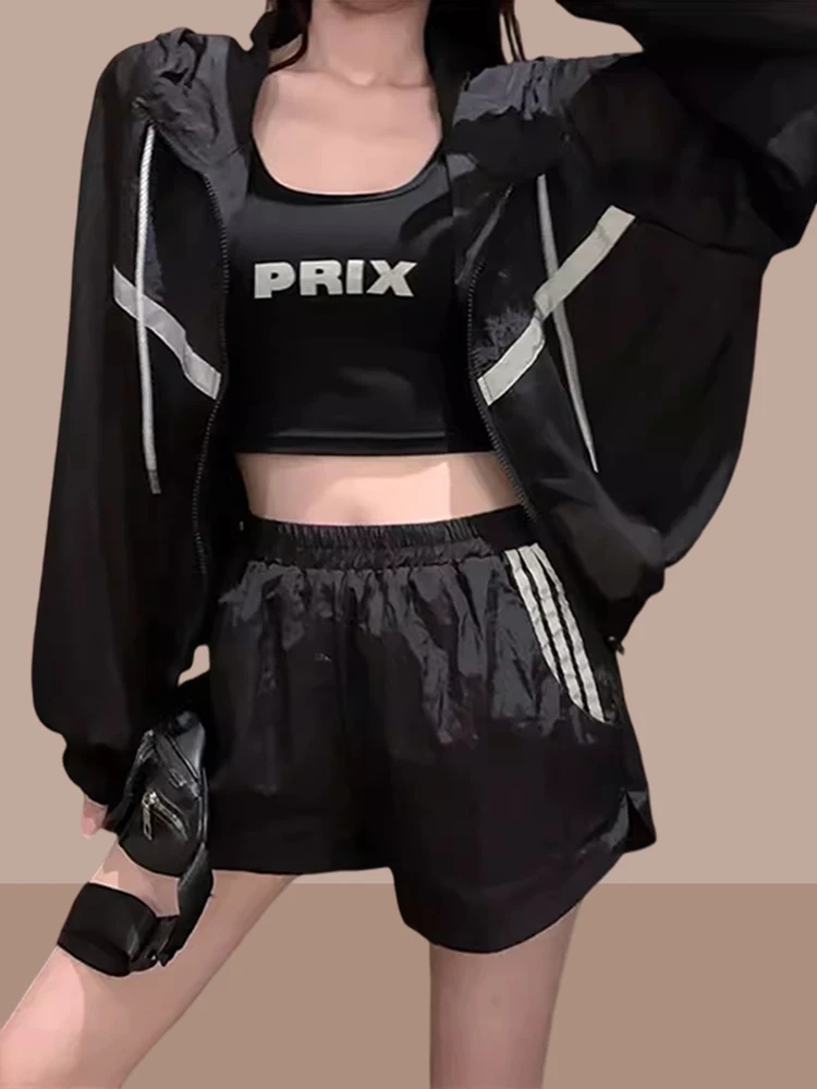 Lightweight Women's Summer Sporty Casual Sun Protection Shirt Set Short Pants Two-Piece Suit Fashionable Minimalist Style
Lightweight Women's Summer Sporty Casual Sun Protection Shirt Set Short Pants Two-Piece Suit Fashionable Minimalist Style