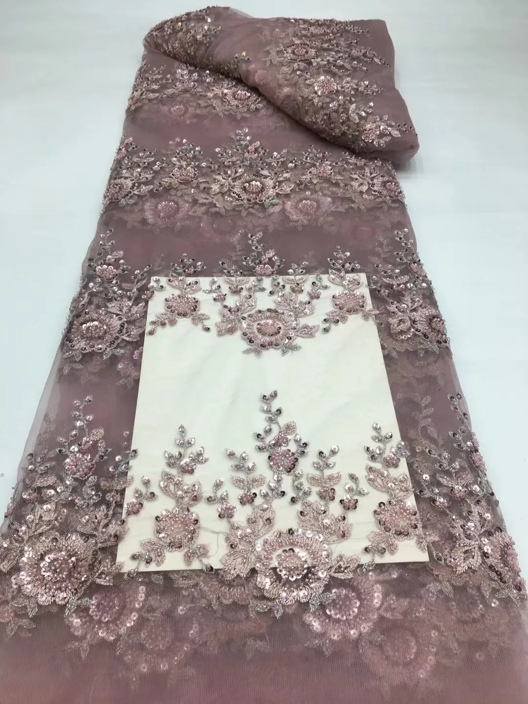 (5yards/pc) High quality African tulle lace fabric delicate tube beads sequins embroidered French net lace for wedding FSS498
(5yards/pc) High quality African tulle lace fabric delicate tube beads sequins embroidered French net lace for wedding FSS498